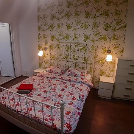 Romantic Calm Apartments Piata Universitate Bucarest Esterno foto