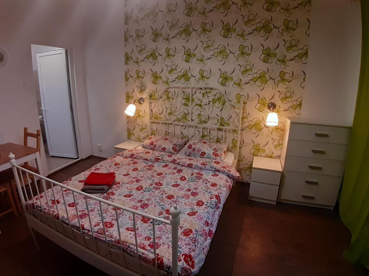 Romantic Calm Apartments Piata Universitate Bucarest Esterno foto